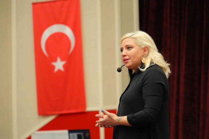 Belediye Çalışanlarına Etkili Ve Verimli Konuşma Eğitimi