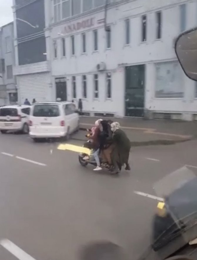 Bursa’da Bir Motosiklete 5 Kişi Bindi