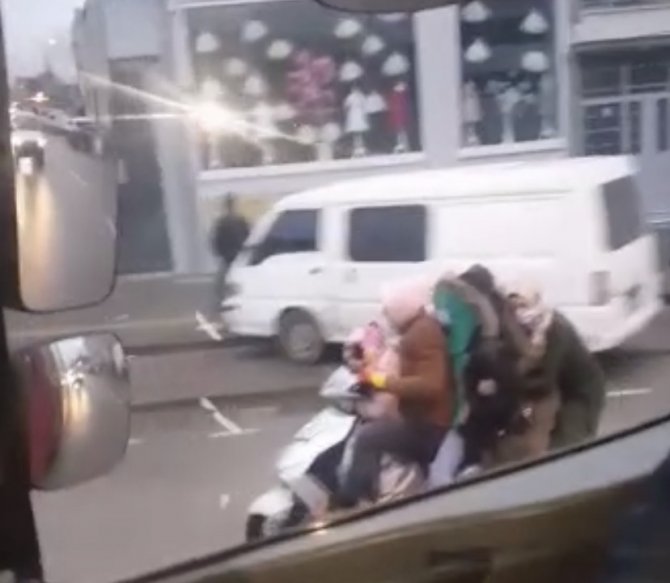 Bursa’da Bir Motosiklete 5 Kişi Bindi
