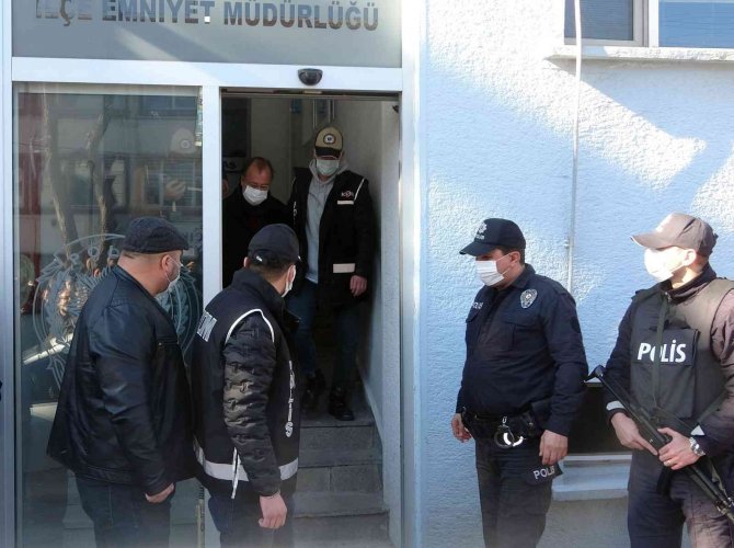 Gözaltına Alınan Chp’li Küçükkuyu Belediye Başkanı Adliye Sevk Edildi