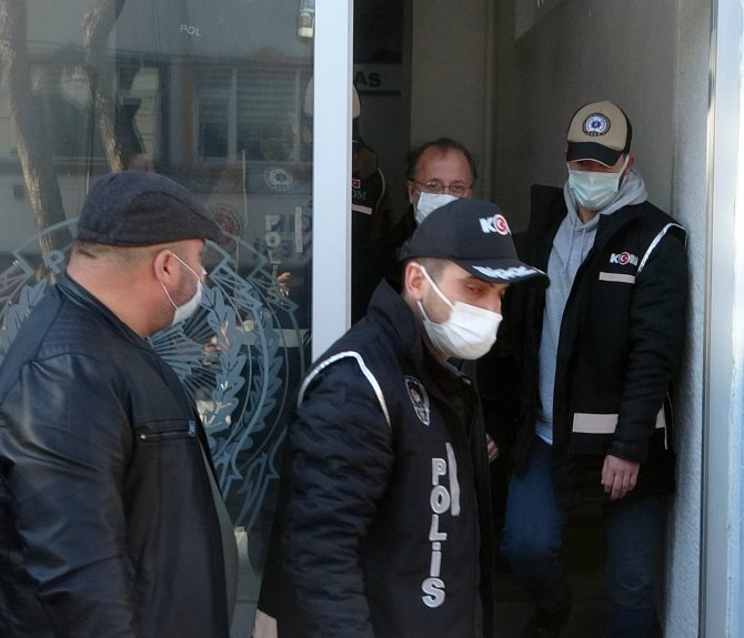 Gözaltına Alınan Chp’li Küçükkuyu Belediye Başkanı Adliye Sevk Edildi