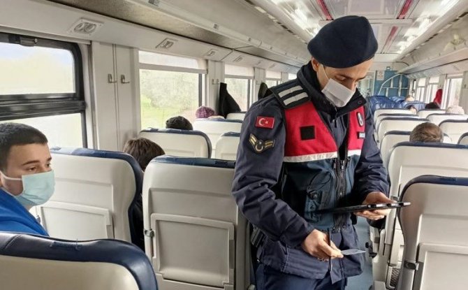 Jandarma Trenlerde ’Huzur Uygulaması’ Yaptı