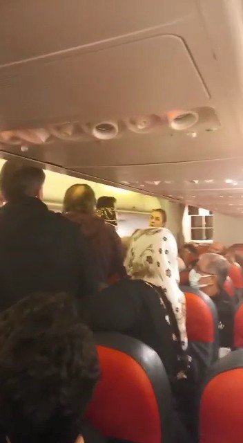 Diyarbakır-i̇stanbul Seferi Yapan Uçakta Şüpheli Durum