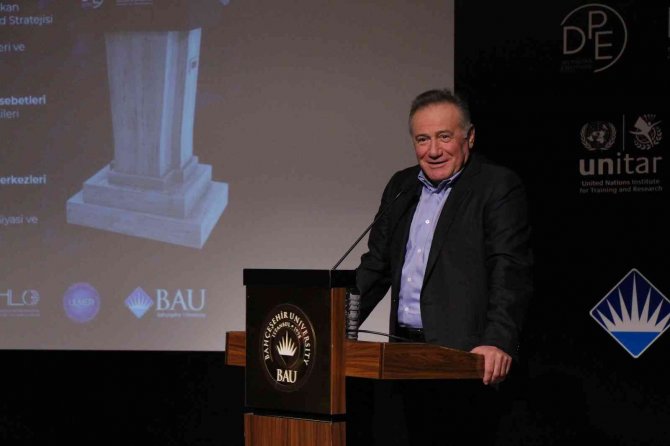 Siyaset Okulunun İlk Konuğu Volkan Bozkır Oldu