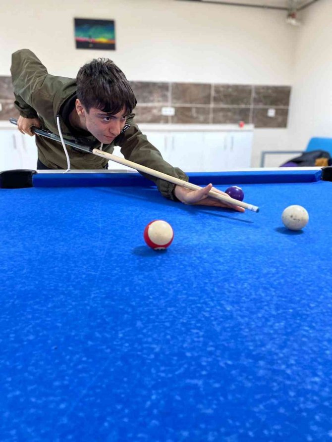 Gençlerle Bilardo Şampiyonası Düzenlendi