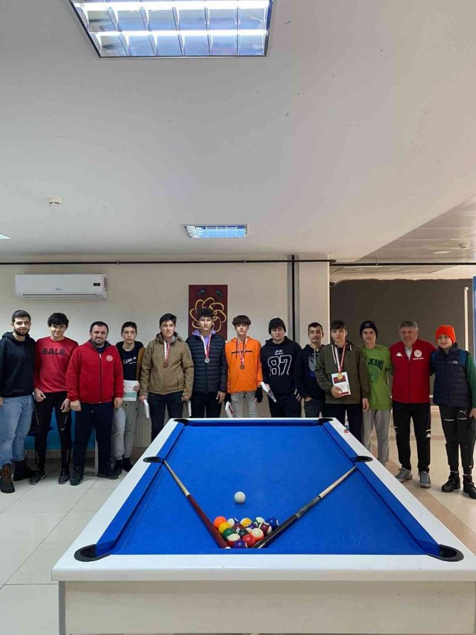Gençlerle Bilardo Şampiyonası Düzenlendi