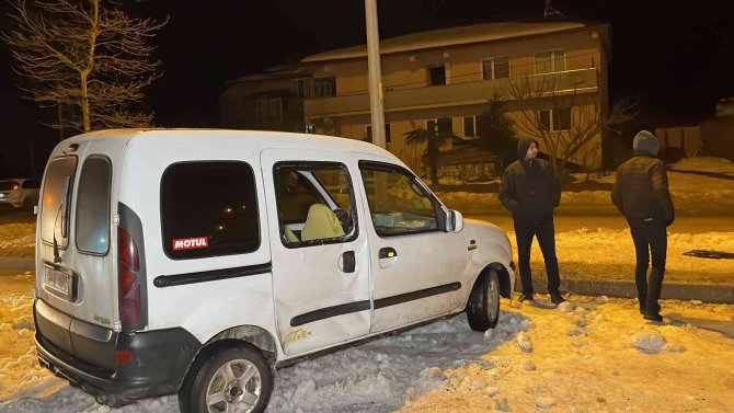 Zincirleme Kaza Sonrası Yol Trafiğe Açıldı