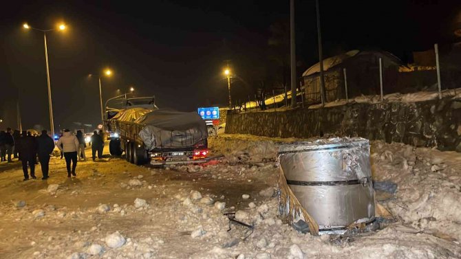 Zincirleme Kaza Sonrası Yol Trafiğe Açıldı