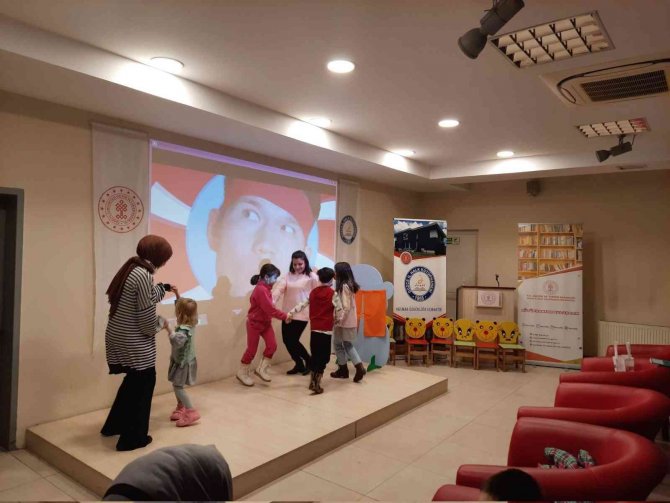 Tatilde Öğrenciler Kütüphaneyi Tercih Ediyor