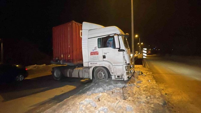 Buzlanma Beraberinde Kaza Getirdi, 25 Araç Birbirine Girdi