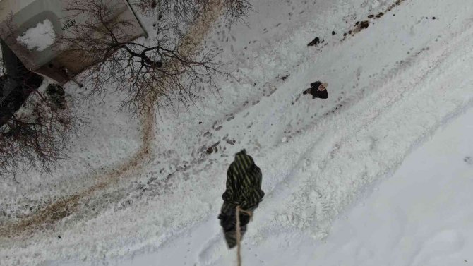 Tipi Yolu Kapattı, Jandarma Ekipleri Hastaya İlacını Drone İle Ulaştırdı