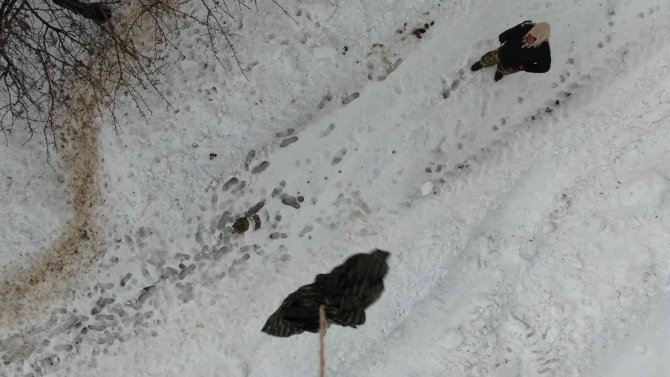 Tipi Yolu Kapattı, Jandarma Ekipleri Hastaya İlacını Drone İle Ulaştırdı