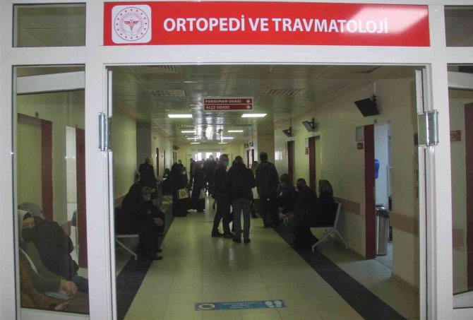 Kar Ve Buz Düşmeye Bağlı Kırık Vakalarını Artırdı