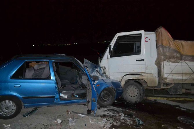 Feci Kazada Baba Öldü, Oğlu Ağır Yaralandı