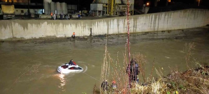 Giresun’da Dereye Uçan Otomobilde Can Pazarı Yaşandı
