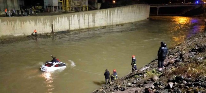 Giresun’da Dereye Uçan Otomobilde Can Pazarı Yaşandı