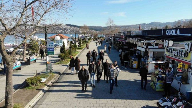 Güzel Havayı Fırsat Bilip İ̇stanbul’un Arka Bahçesine Akın Ettiler