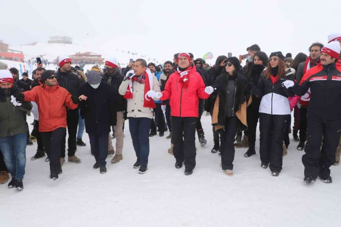Hakkari’de 4. Kar Festivali Renkli Görüntülere Sahne Oldu