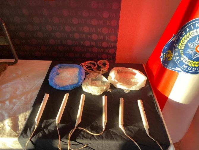 İ̇zmir’de Dinamit Kullanarak Kaçak Kazı Yapan Şüphelilerden 6’sı Tutuklandı