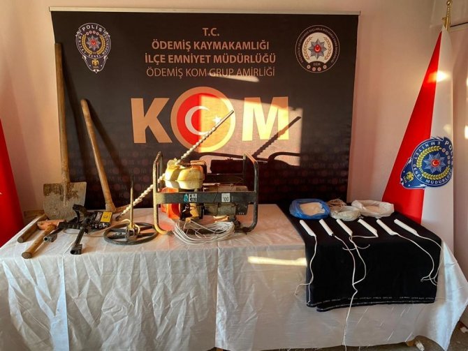 İ̇zmir’de Dinamit Kullanarak Kaçak Kazı Yapan Şüphelilerden 6’sı Tutuklandı