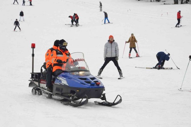 Jak, Umke Ve 112 Acil Sağlık Ekipleri Kayak Severlere Güven Veriyor