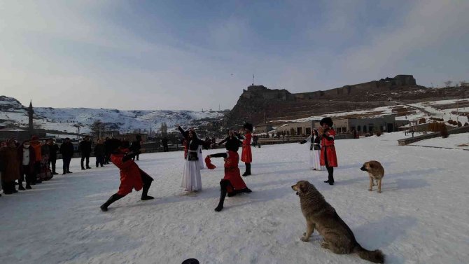Kars’ta ‘Kafkas Dansı’ Karla Buluştu