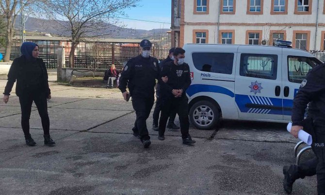İ̇ş Yerlerine Dadanan Hırsızı Sigarasının İzmariti Ele Verdi