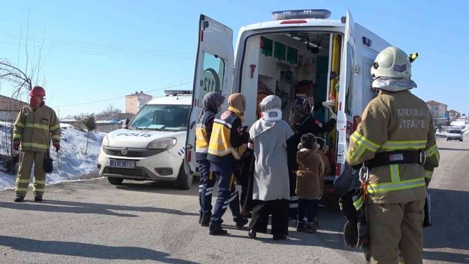 İ̇ki Otomobil Kafa Kafaya Çarpıştı: 5 Yaralı
