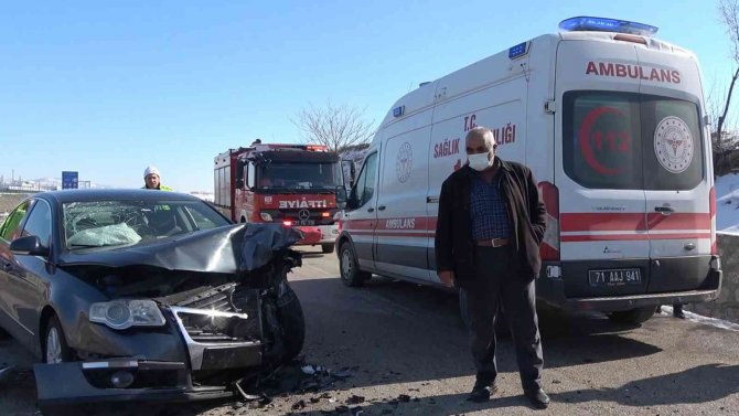 İ̇ki Otomobil Kafa Kafaya Çarpıştı: 5 Yaralı