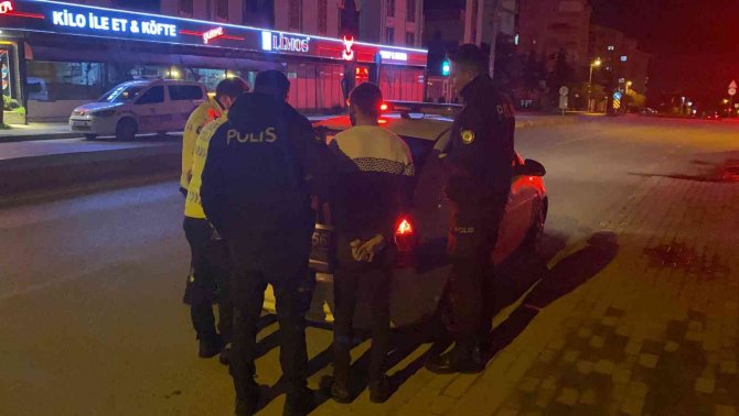 Trafiği Tehlikeye Düşüren Alkollü Sürücüye Gözaltı