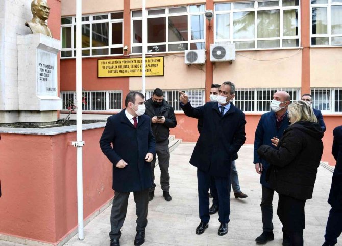 Bakan Özer, Zonguldak’ta Okullarda İncelemelerde Bulundu