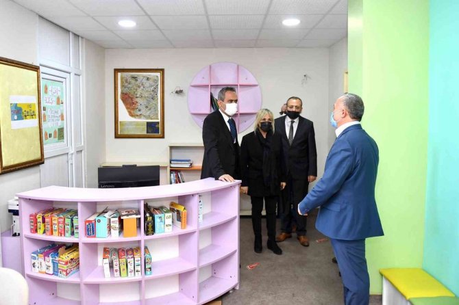 Bakan Özer, Zonguldak’ta Okullarda İncelemelerde Bulundu