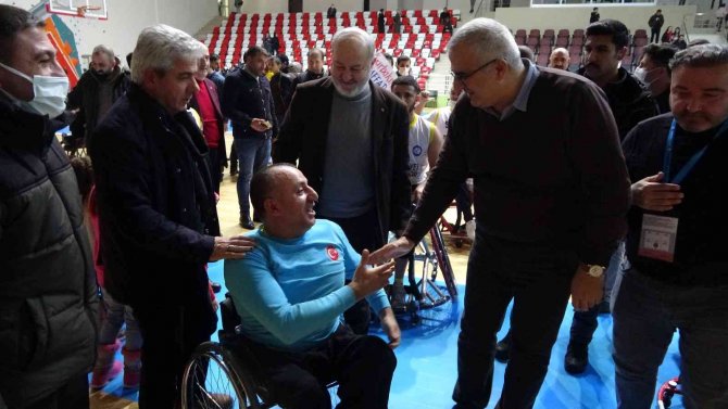 Muş İ̇l Emniyet Müdürü Engin Kaloğlu’na Sevgi Seli