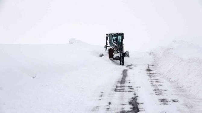 Muş’ta Kapalı Yollar Ulaşıma Açılıyor