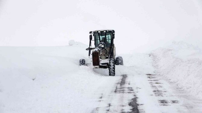 Muş’ta Kapalı Yollar Ulaşıma Açılıyor