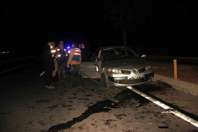 Otomobil Uzun Namlulu Silahla Tarandı: 2 Ölü