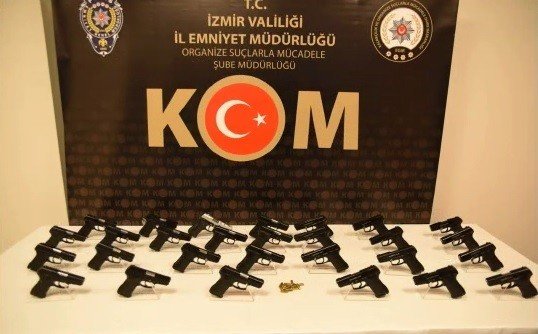 Otomobil Kapısı İçerisinden Cephane Çıktı