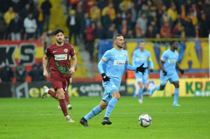 Kayserispor Galibiyeti Başkana Hediye Etti
