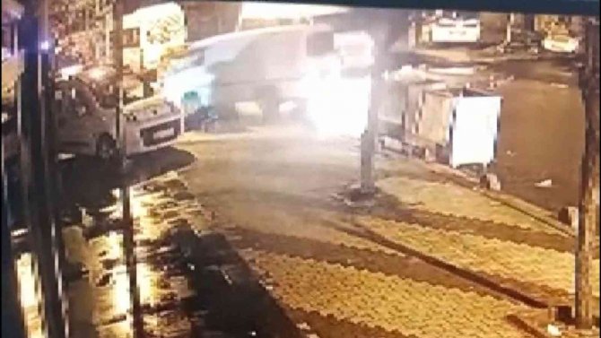 Sancaktepe’de Sürücü Çarptığı Kadına Birkaç Saniye Bakıp Kaçtı