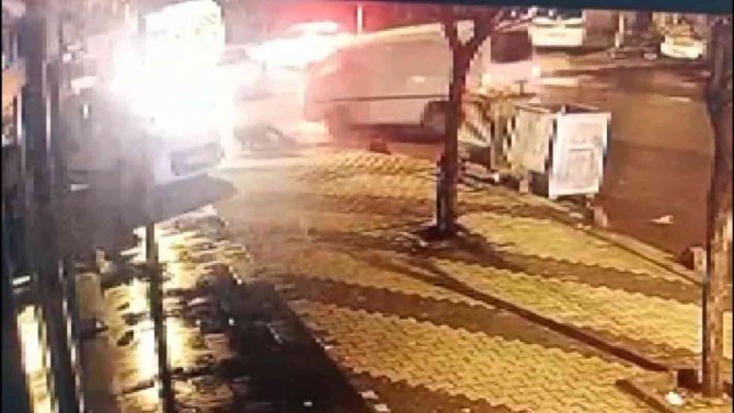 Sancaktepe’de Sürücü Çarptığı Kadına Birkaç Saniye Bakıp Kaçtı