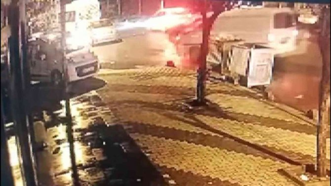 Sancaktepe’de Sürücü Çarptığı Kadına Birkaç Saniye Bakıp Kaçtı