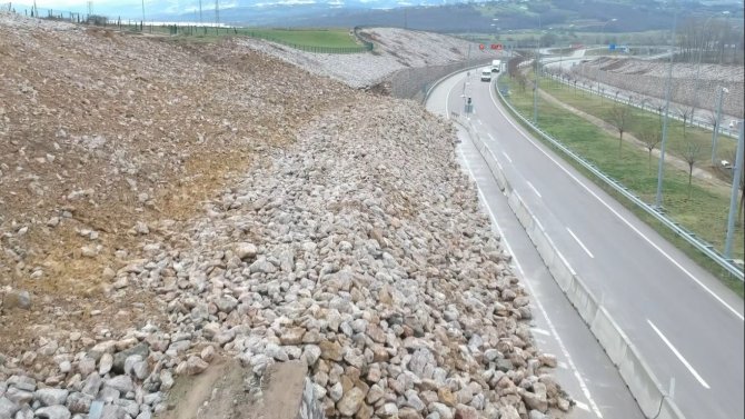 Sinop’ta Heyelan İstinat Duvarını Yıktı