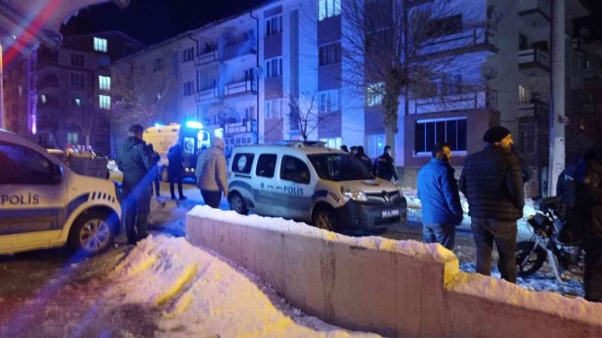 Arkadaşlar Arasında Çıkan Kavgada 1’i Ağır 3 Kişi Bıçakla Yaralandı