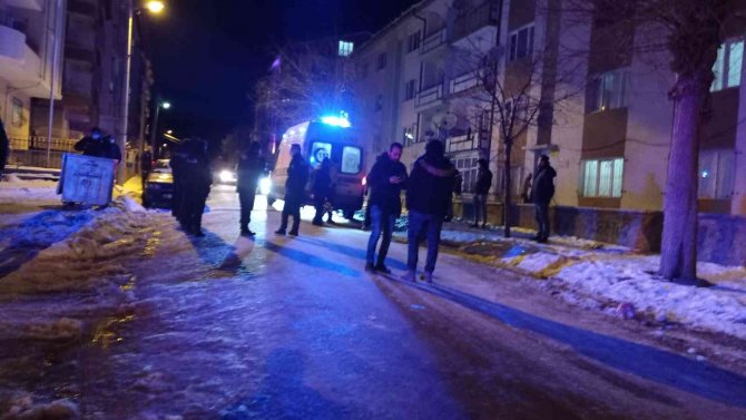 Arkadaşlar Arasında Çıkan Kavgada 1’i Ağır 3 Kişi Bıçakla Yaralandı