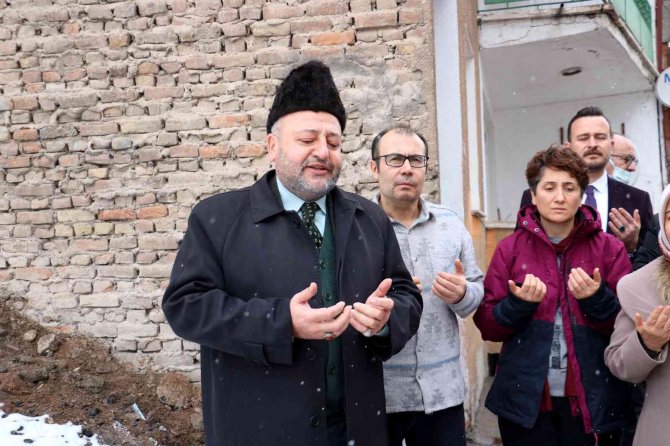 Yağan Kar İçin Şükür Kurbanı Kestiler