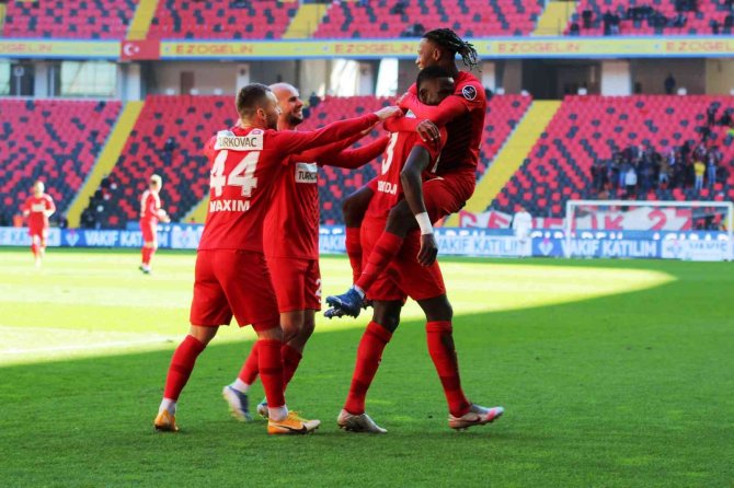 Spor Toto Süper Lig: Gaziantep Fk: 3 - Dg Sivasspor: 1 (İ̇lk Yarı)