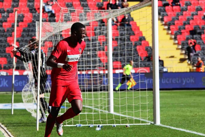 Spor Toto Süper Lig: Gaziantep Fk: 3 - Dg Sivasspor: 1 (İ̇lk Yarı)