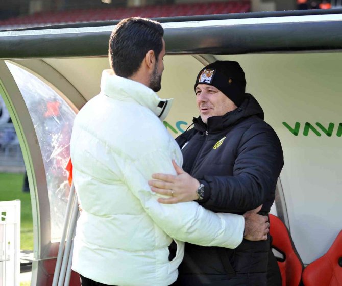 Spor Toto Süper Lig: Fatih Karagümrük: 0 - Yeni Malatyaspor: 0 (İ̇lk Yarı)