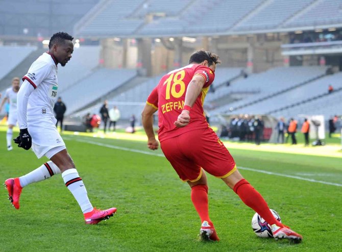 Spor Toto Süper Lig: Fatih Karagümrük: 0 - Yeni Malatyaspor: 0 (İ̇lk Yarı)