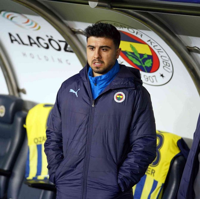 Spor Toto Süper Lig: Fenerbahçe: 0 - Medipol Başakşehir: 0 (Maç Devam Ediyor)